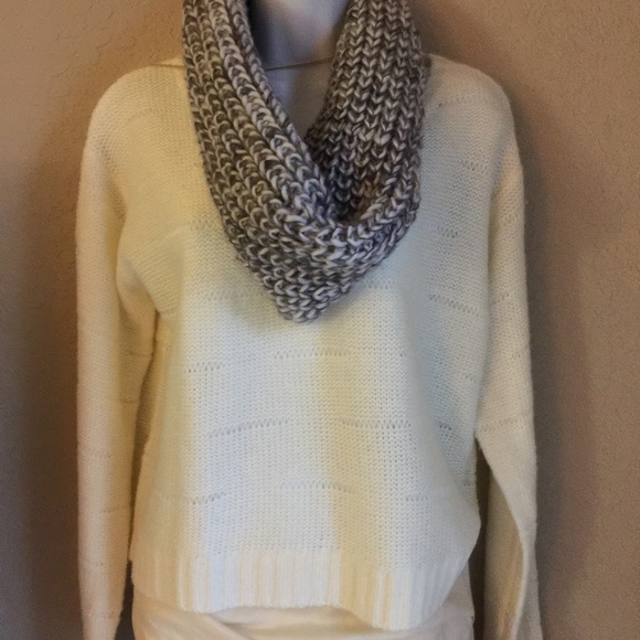 White cropped sweater! - Picture 3 of 3