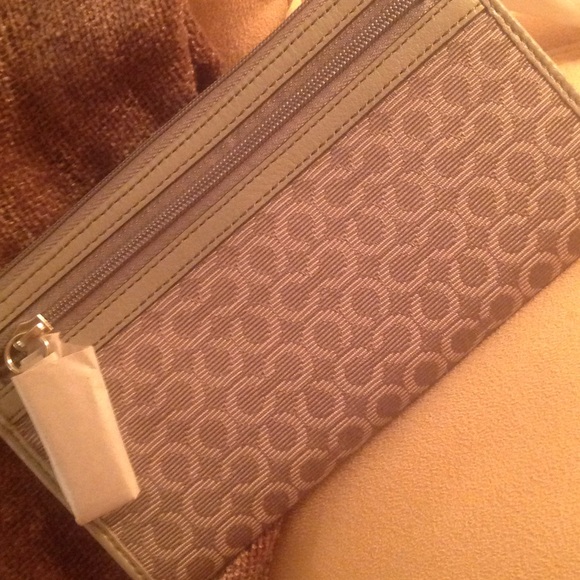 Silver Zippy Large wallet - Picture 2 of 4