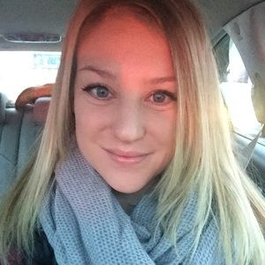 Meet your Posher, Holly