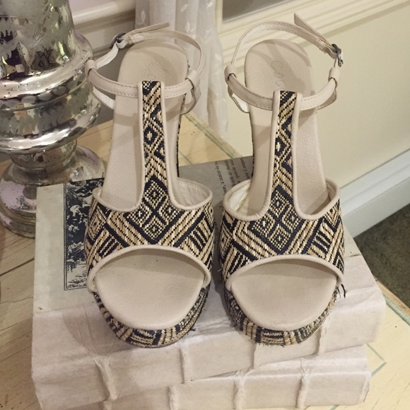 Cocunuts straw wedges