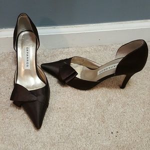 Elegant brown pump