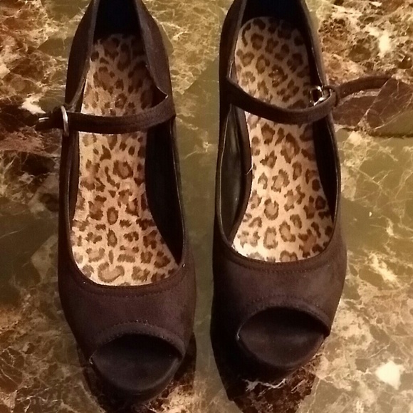 Black and leopard wedges