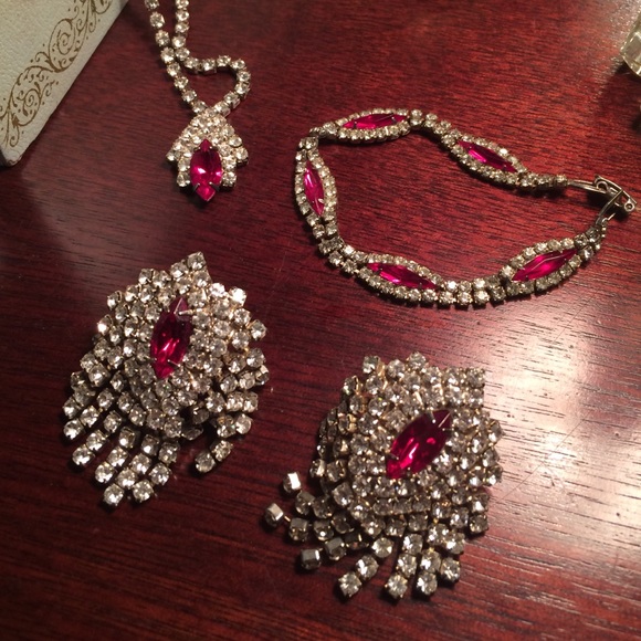 Gorgeous rhinestone necklace bracelet earrings