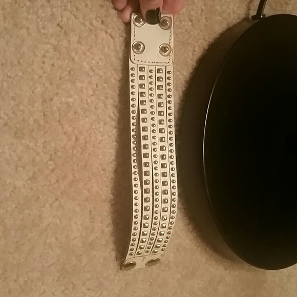 Leather cuff bracelet - Picture 2 of 2