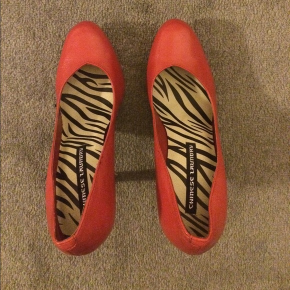 Red pumps size 9. Worn once, like new!