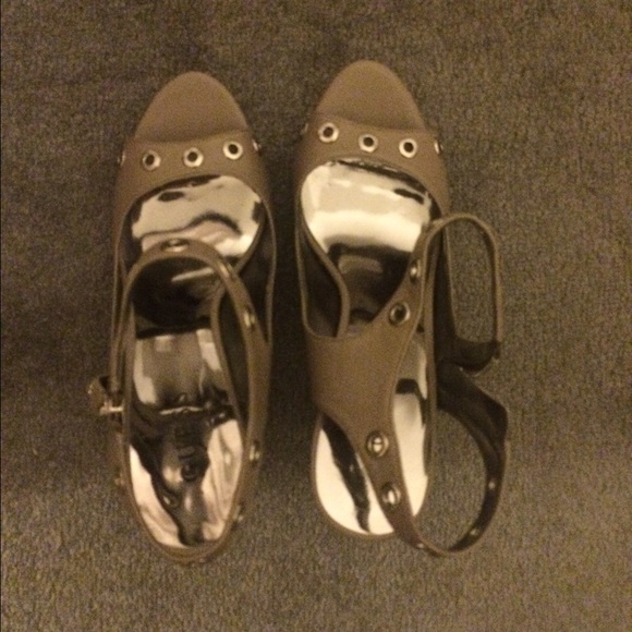 Brand new, never worn Guess 9.5 open toe shoes!