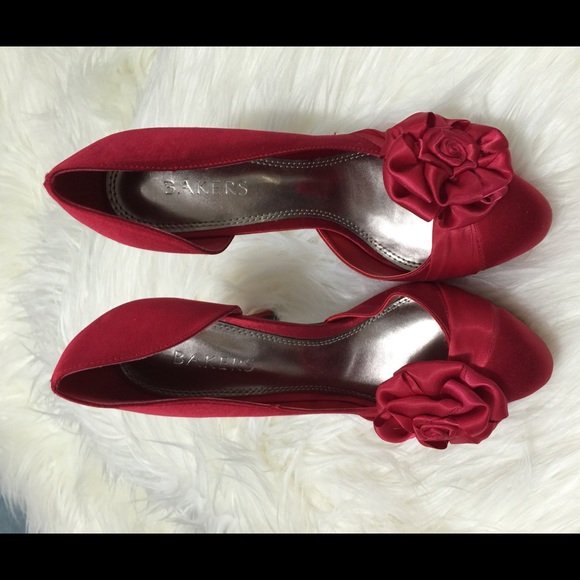 Brand new Red Almond Toe D'orsay Pump With Flower