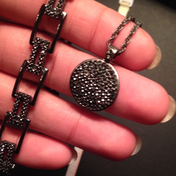 Necklace bracelet set