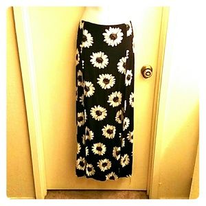 BLACK SUNFLOWER M-SLIT MAXI