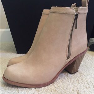 NEW nude/tan ankle boots/booties size 7.5