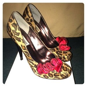 Steve Madden Leopard Pumps