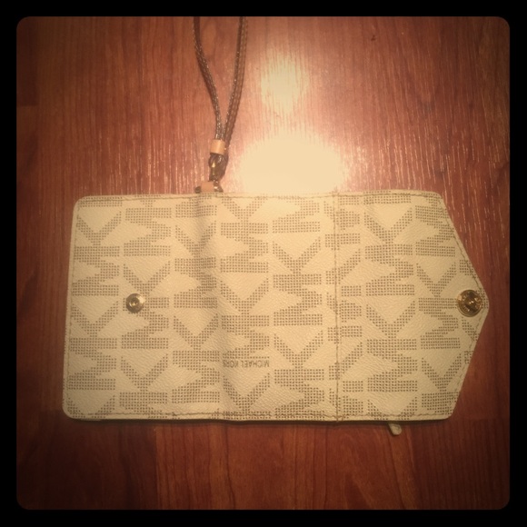 Michael Kors cellphone wristlet