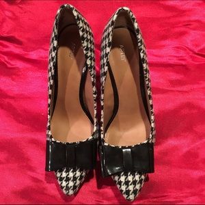 SALE! Apt. 9 Black and White Bow Heels