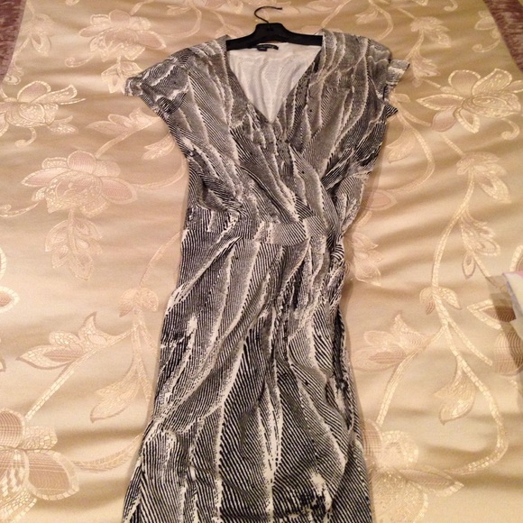 Great conditionBanana republic short sleeves dress - Picture 2 of 3
