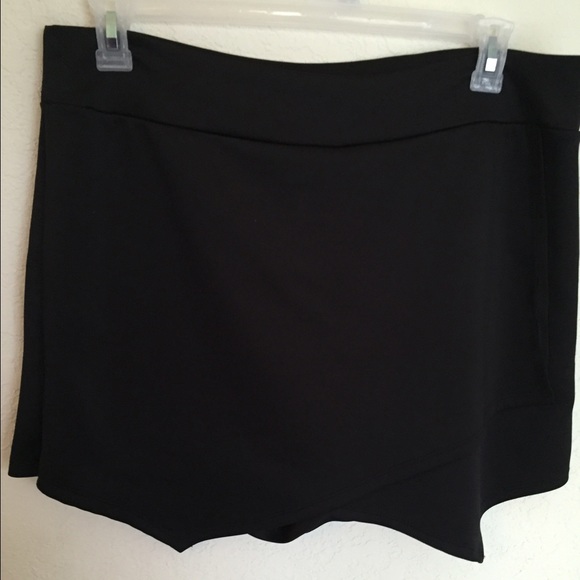 Black skorts