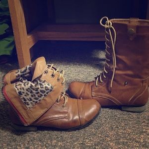 Brown combat boots (fold-over)