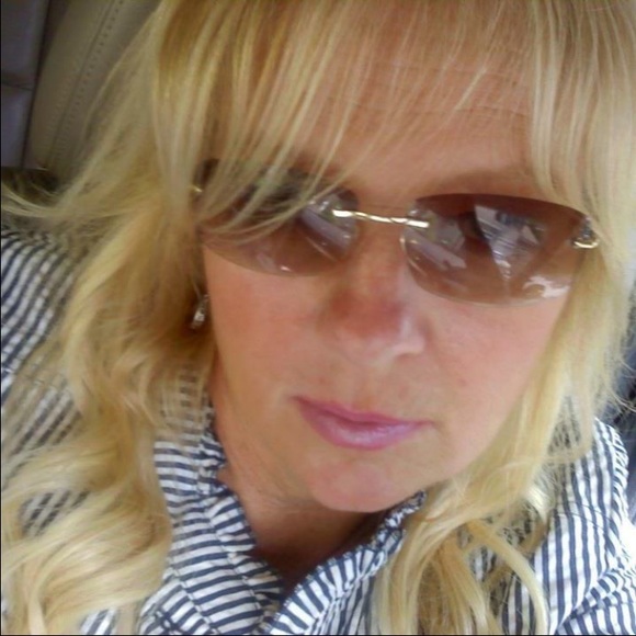 Meet your Posher, Sharon - Picture 3 of 3