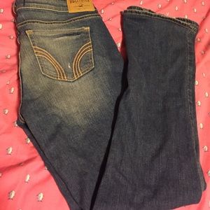 HOLLISTER lightly distressed size 9 jeans