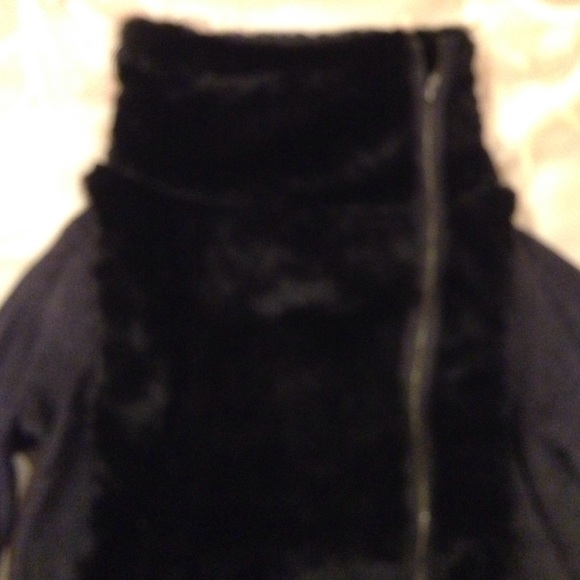 Gr8 Condition LOFT sweater with faux fur - Picture 3 of 4