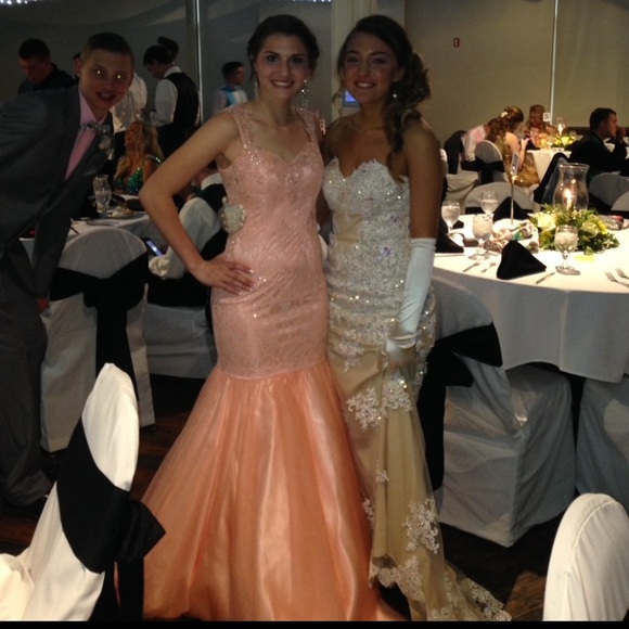 Prom dress - Picture 2 of 4