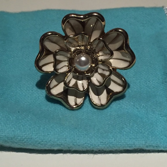 Flower Ring - Picture 2 of 4