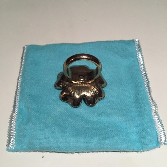 Flower Ring - Picture 3 of 4