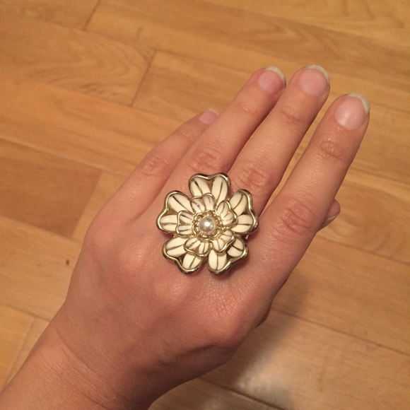 Flower Ring - Picture 4 of 4