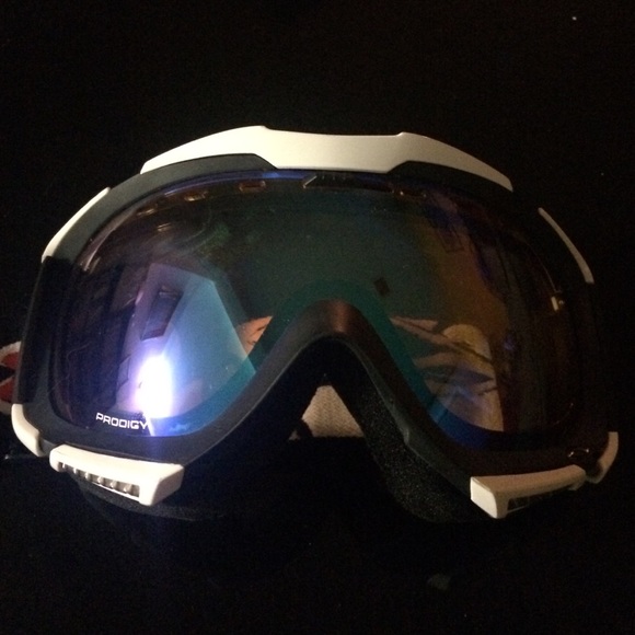 Scott prodigy ski or snowboard goggles.