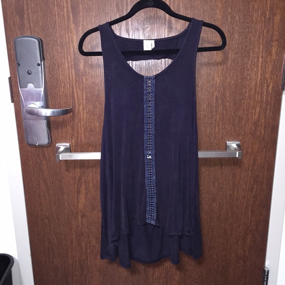 Sleeveless Shredded Back Tunic