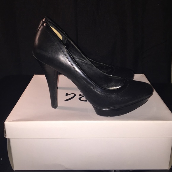 BCBG Black Pumps