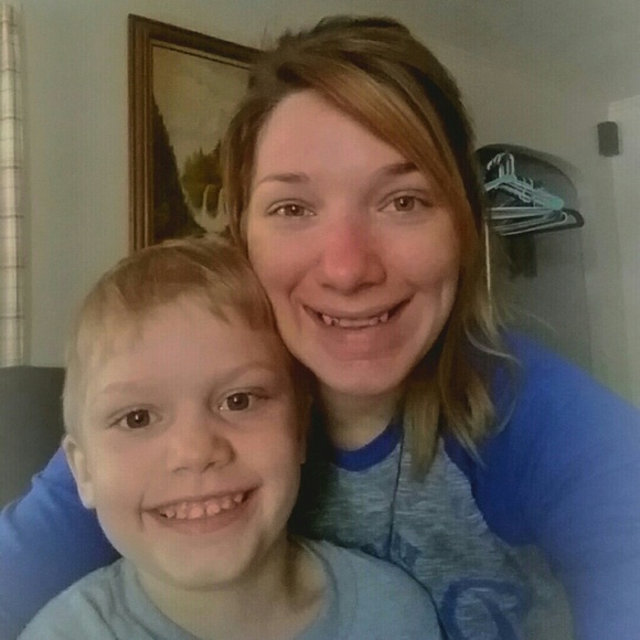 Meet your Posher, Courtney - Picture 2 of 3