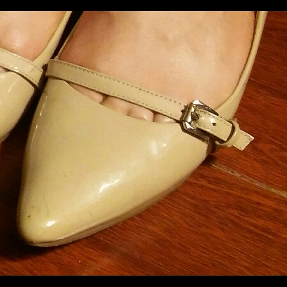 Ivanka Trump Nude Flats - Picture 2 of 2