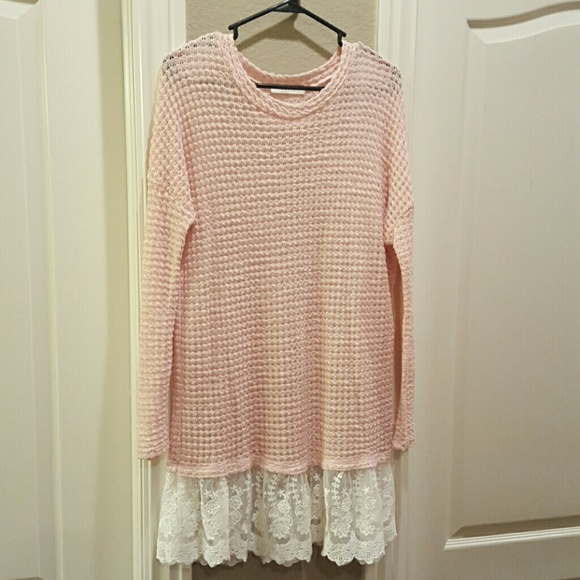 **SOLD**HOST PICK!* NWOT Peach lace tunic top! - Picture 2 of 4
