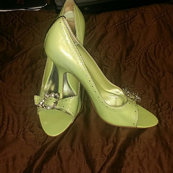 JLo green pumps