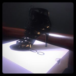Aldo Dellarocca sandal size 10
