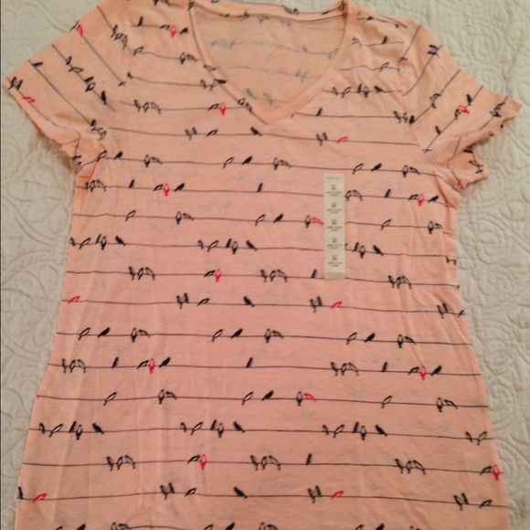 Bird print V neck NWT