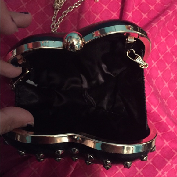 Studded heart novelty purse. - Picture 3 of 3