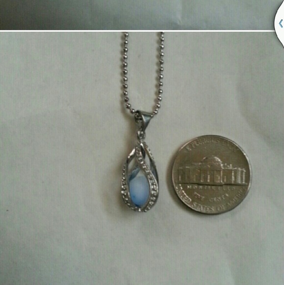 Sold. Daughter necklace and 2 glowing necklaces - Picture 2 of 3