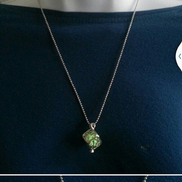 Sold. Daughter necklace and 2 glowing necklaces - Picture 3 of 3