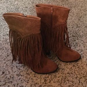 Fringe boots