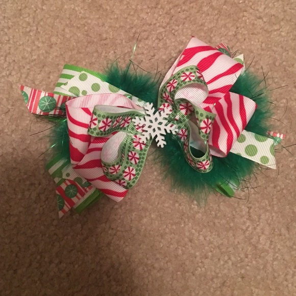 Very cute Christmas bow never worn!