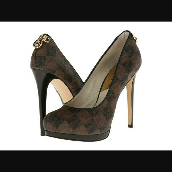Michael Kors MK signature pumps  size 8