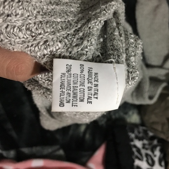 SOLD!  sweater - Picture 4 of 4