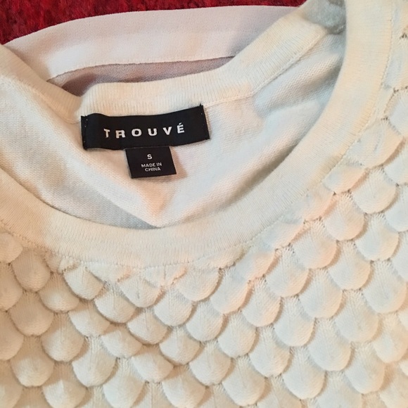 White Scallop Sweater - Picture 3 of 3