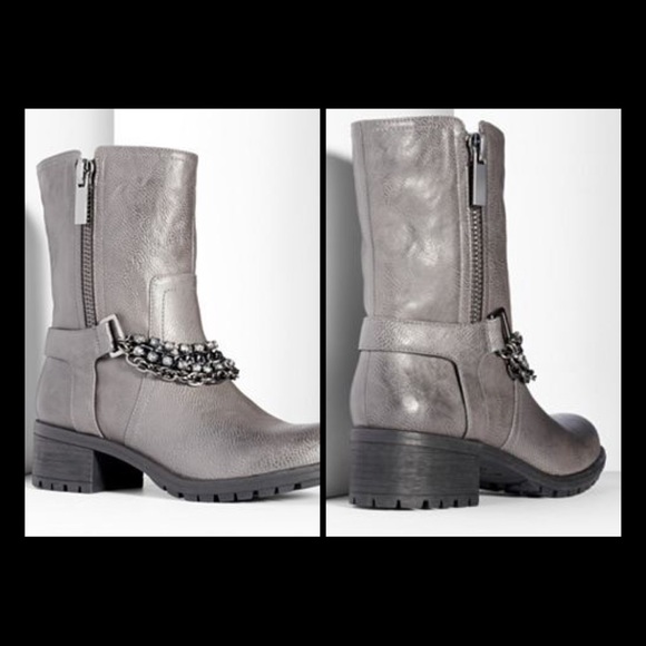Shoes - 🎉2xHOST PICK🎉Gray/Silver Boots w/Rhinestone