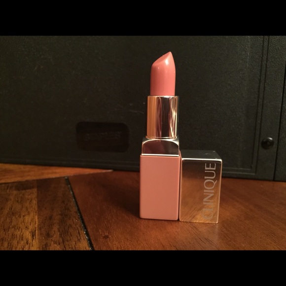 2 Clinique lipstick pop nude and passion