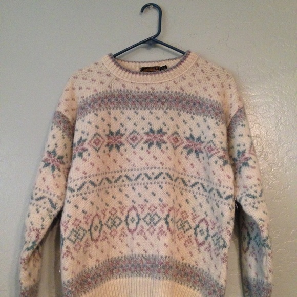 Eddie Bauer Holiday Sweater - Picture 3 of 3