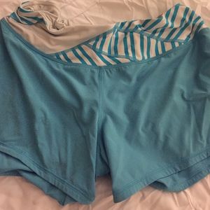Lululemon groovy run shorts in size 8