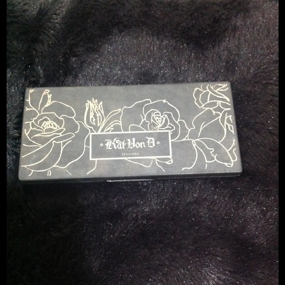 Kat Von D eyeshadow palette