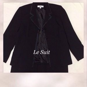 Le Suit Ladies Black Suit